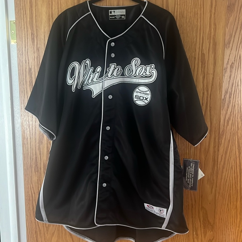 Chicago White Sox Jersey. Size 2XL. New With Tags.